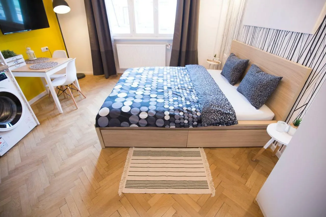 Central Chic Up Studio Бухарест